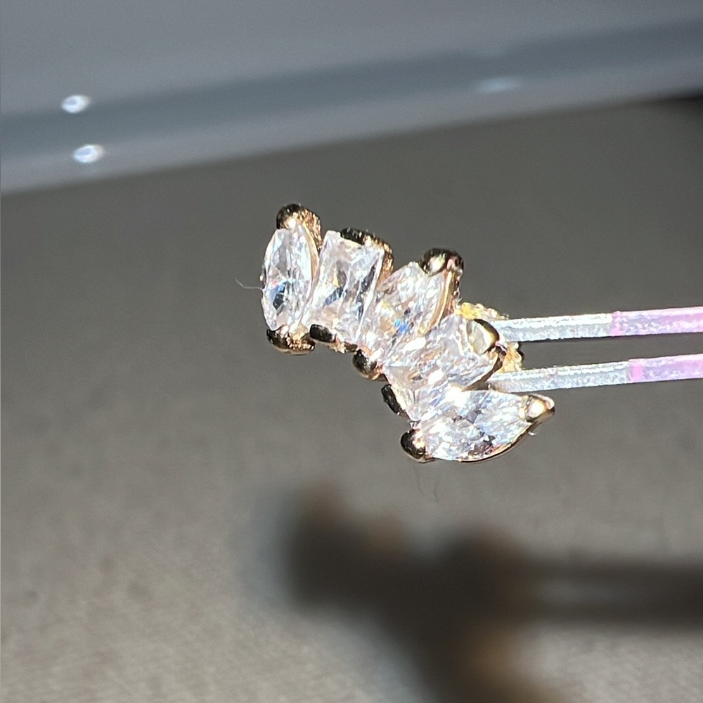 14k Yellow Gold Threaded earrings (3) - Picture 5 of 7